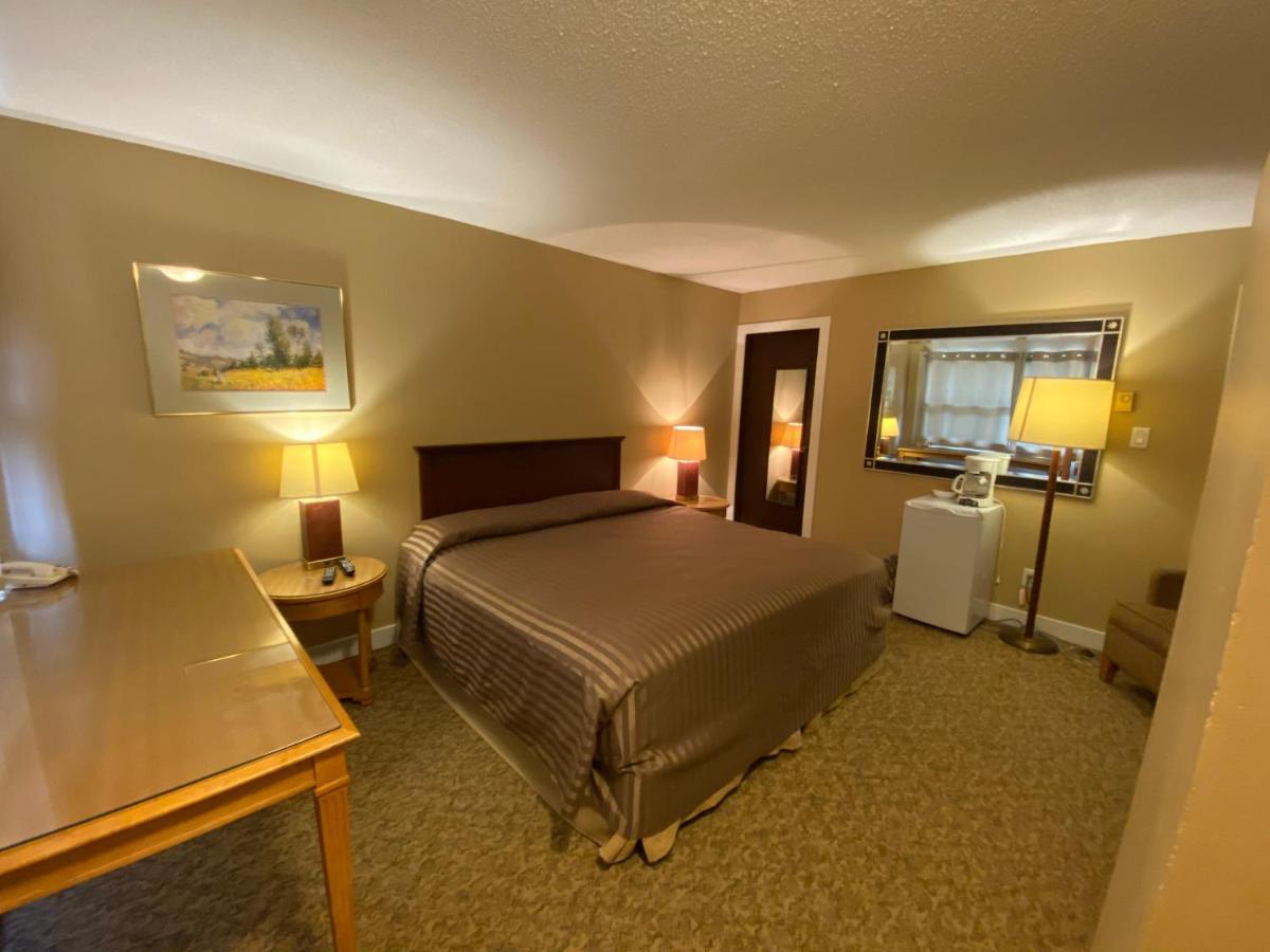Twin Creeks Motel Lumby Dış mekan fotoğraf