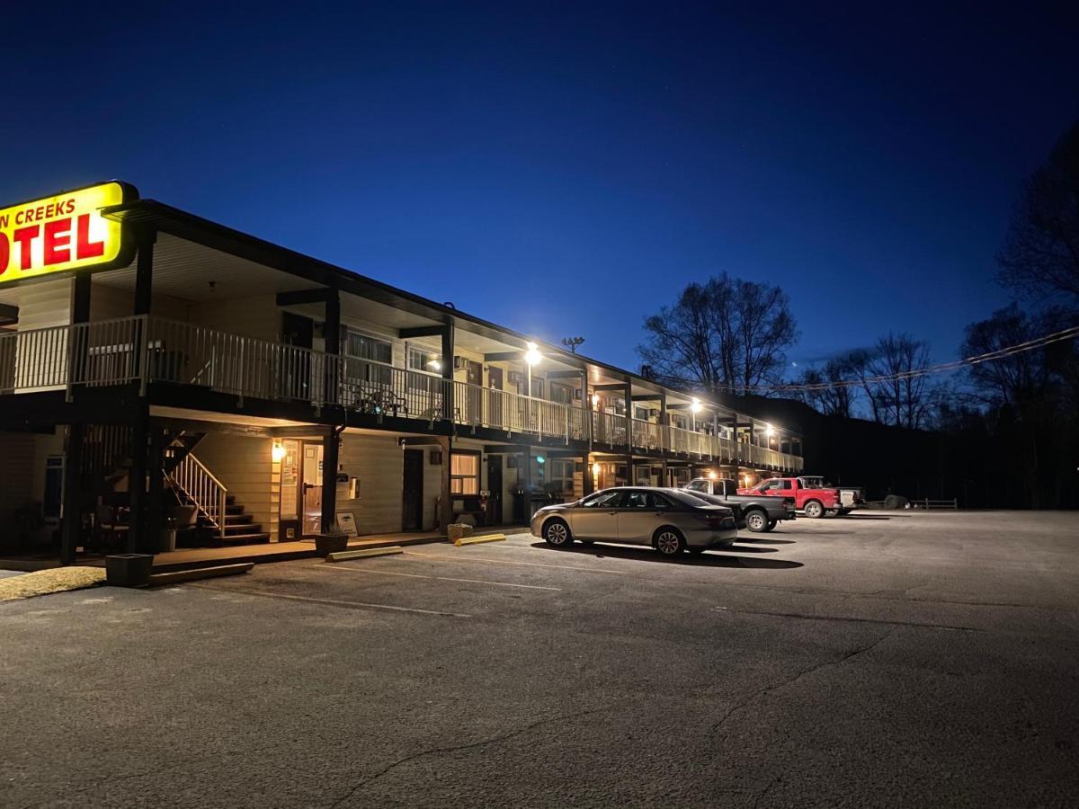 Twin Creeks Motel Lumby Dış mekan fotoğraf